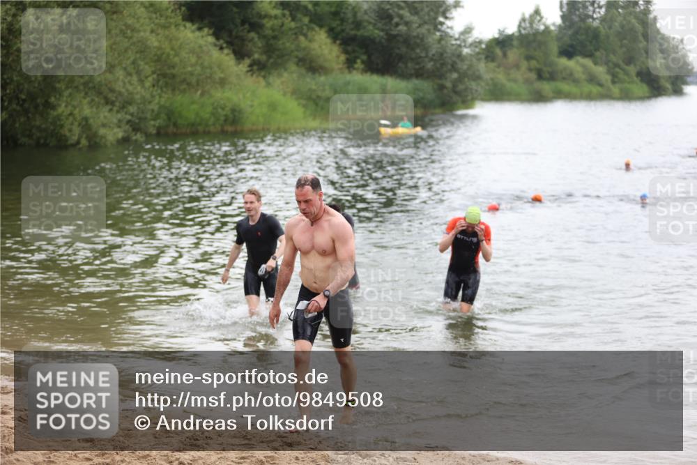21.06.2026 - 29. Vierlanden-Triathlon Andreas Tolksdorf http://msf.ph/oto/9849508 21.06.2026 10:07:09 Schwimmen 425, 428, 445, 474 meine-sportfotos.de