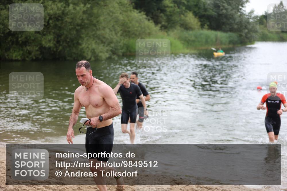 21.06.2026 - 29. Vierlanden-Triathlon Andreas Tolksdorf http://msf.ph/oto/9849512 21.06.2026 10:07:11 Schwimmen 425, 428, 445, 474 meine-sportfotos.de