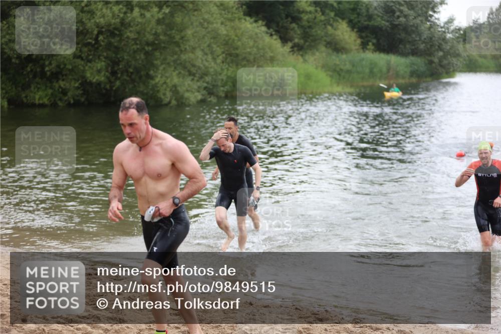 21.06.2026 - 29. Vierlanden-Triathlon Andreas Tolksdorf http://msf.ph/oto/9849515 21.06.2026 10:07:11 Schwimmen 425, 428, 445, 474 meine-sportfotos.de