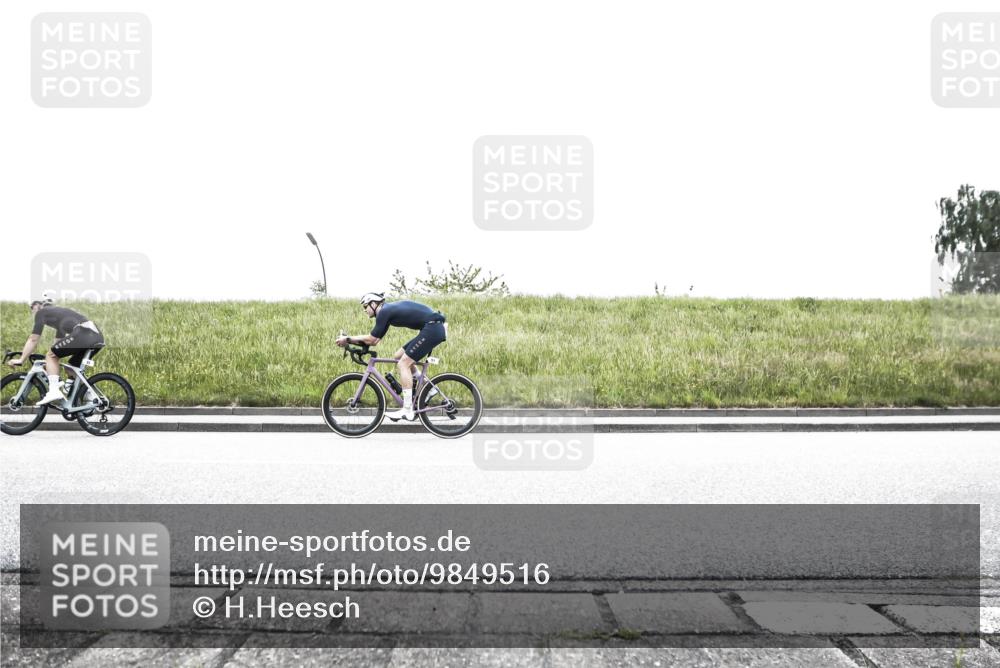 21.06.2026 - 29. Vierlanden-Triathlon H.Heesch http://msf.ph/oto/9849516 21.06.2026 10:28:35 Radfahren 51, 55, 61, 78, 99, 106, 197, 367, 387, 390, 481, 511, 535, 561, 592, 606, 616 meine-sportfotos.de