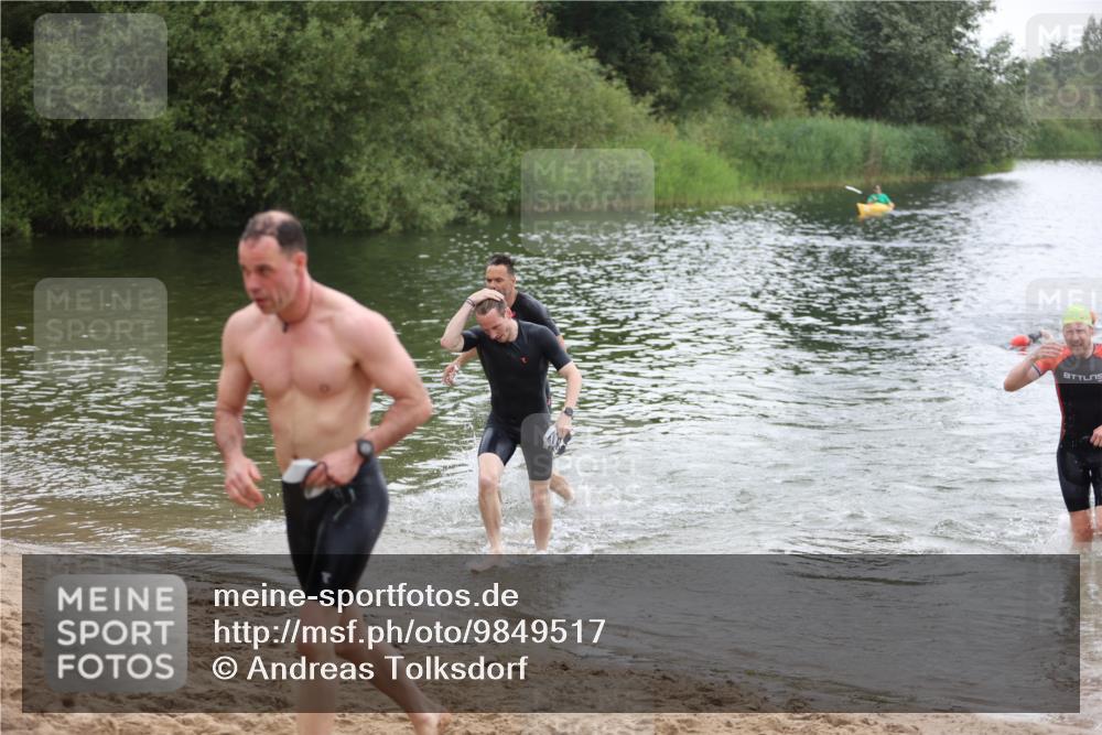21.06.2026 - 29. Vierlanden-Triathlon Andreas Tolksdorf http://msf.ph/oto/9849517 21.06.2026 10:07:11 Schwimmen 425, 428, 445, 474 meine-sportfotos.de