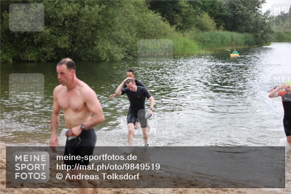 21.06.2026 - 29. Vierlanden-Triathlon Andreas Tolksdorf http://msf.ph/oto/9849519 21.06.2026 10:07:11 Schwimmen 425, 428, 445, 474 meine-sportfotos.de