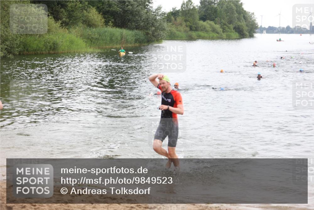 21.06.2026 - 29. Vierlanden-Triathlon Andreas Tolksdorf http://msf.ph/oto/9849523 21.06.2026 10:07:13 Schwimmen 425, 428, 445, 474 meine-sportfotos.de