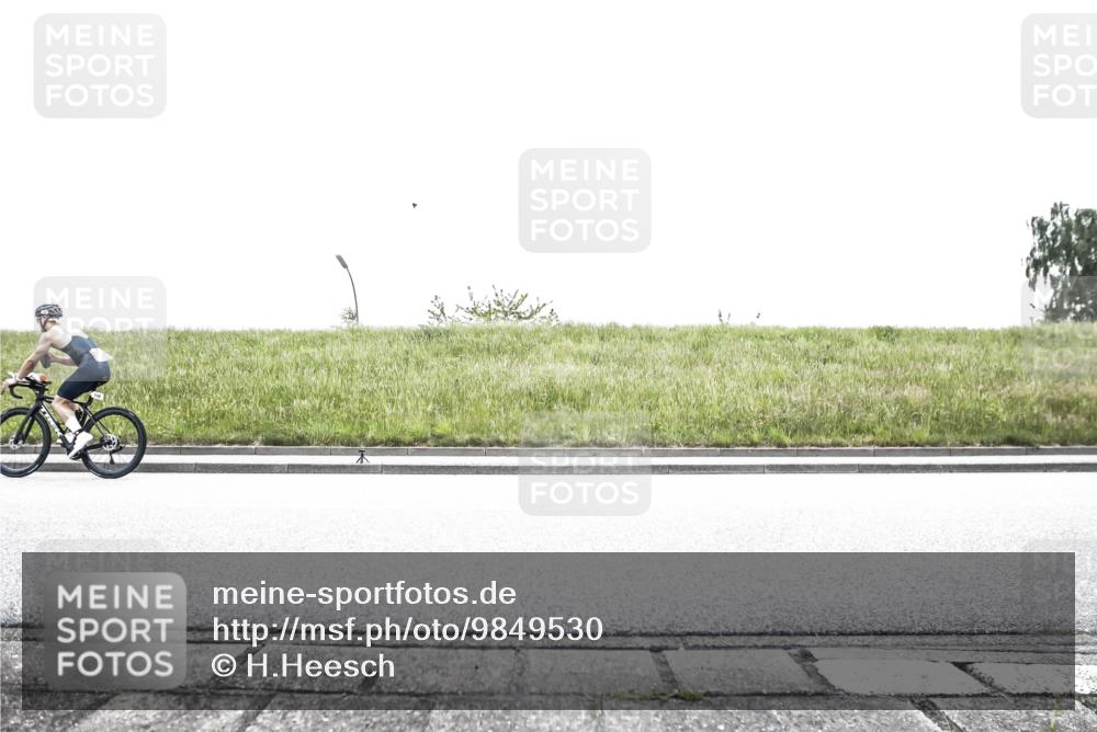 21.06.2026 - 29. Vierlanden-Triathlon H.Heesch http://msf.ph/oto/9849530 21.06.2026 10:28:39 Radfahren 99, 106, 367, 387, 390, 508, 511, 535, 561, 592, 616 meine-sportfotos.de