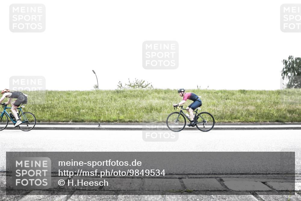 21.06.2026 - 29. Vierlanden-Triathlon H.Heesch http://msf.ph/oto/9849534 21.06.2026 10:28:43 Radfahren 367, 387, 390, 508, 511, 535, 583 meine-sportfotos.de