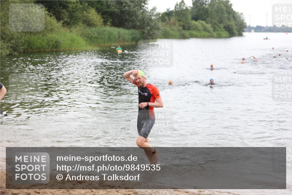 21.06.2026 - 29. Vierlanden-Triathlon Andreas Tolksdorf http://msf.ph/oto/9849535 21.06.2026 10:07:13 Schwimmen 425, 428, 445, 474 meine-sportfotos.de