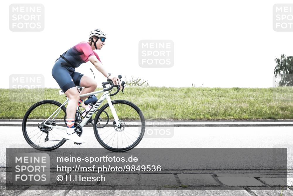 21.06.2026 - 29. Vierlanden-Triathlon H.Heesch http://msf.ph/oto/9849536 21.06.2026 10:28:43 Radfahren 367, 387, 390, 508, 511, 535, 583 meine-sportfotos.de