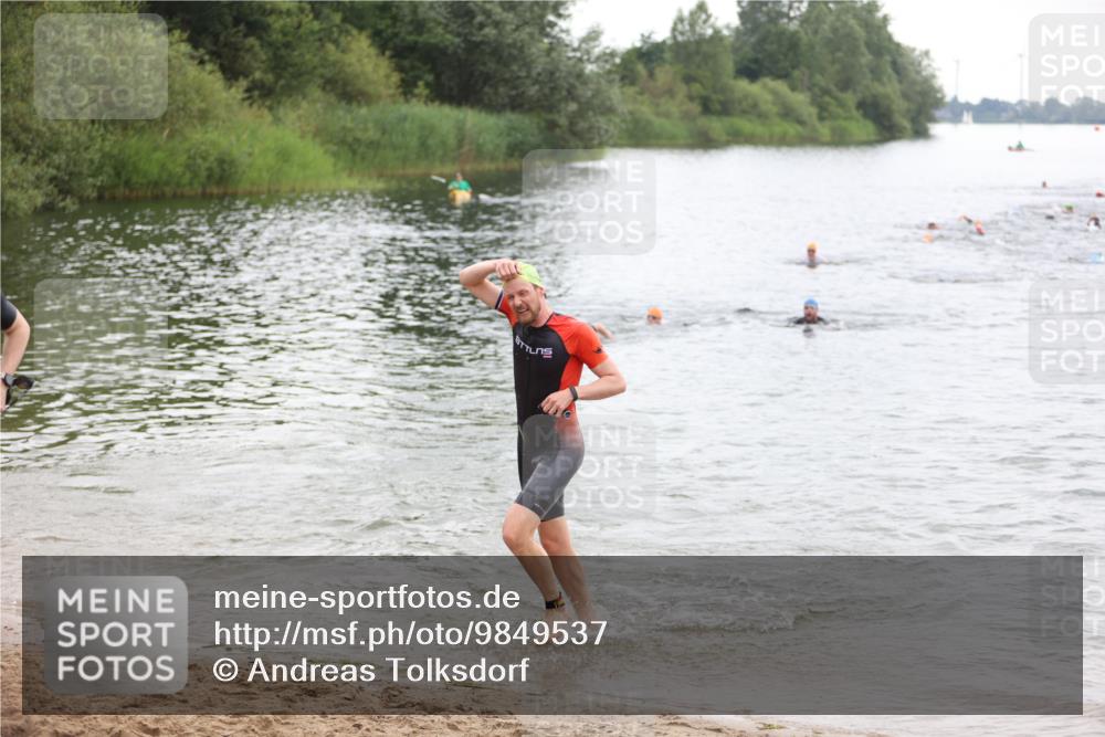 21.06.2026 - 29. Vierlanden-Triathlon Andreas Tolksdorf http://msf.ph/oto/9849537 21.06.2026 10:07:13 Schwimmen 425, 428, 445, 474 meine-sportfotos.de