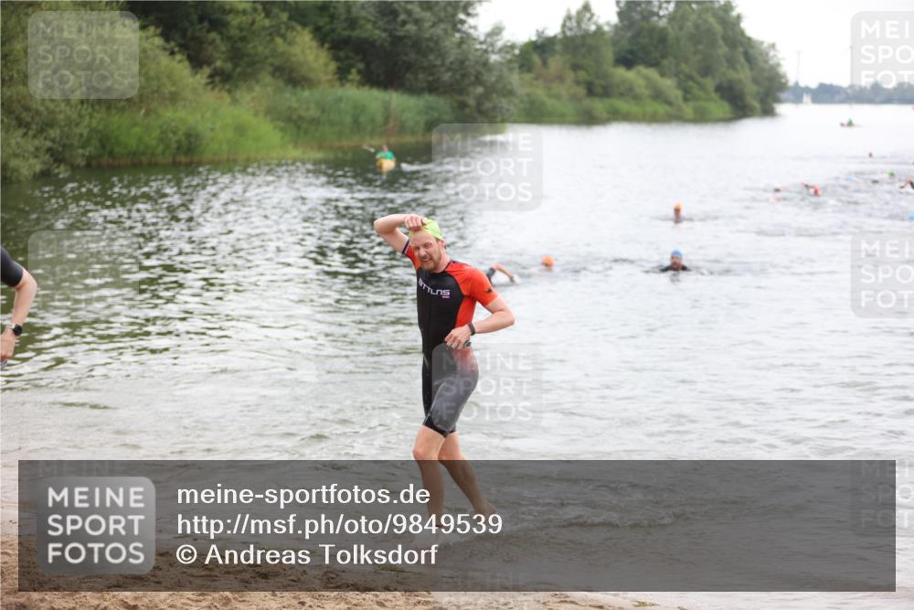 21.06.2026 - 29. Vierlanden-Triathlon Andreas Tolksdorf http://msf.ph/oto/9849539 21.06.2026 10:07:13 Schwimmen 425, 428, 445, 474 meine-sportfotos.de