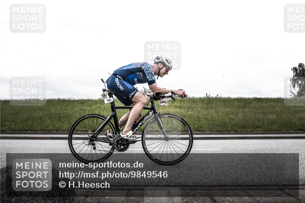 21.06.2026 - 29. Vierlanden-Triathlon H.Heesch http://msf.ph/oto/9849546 21.06.2026 12:02:25 Radfahren 228, 640, 761, 783, 859, 873 meine-sportfotos.de
