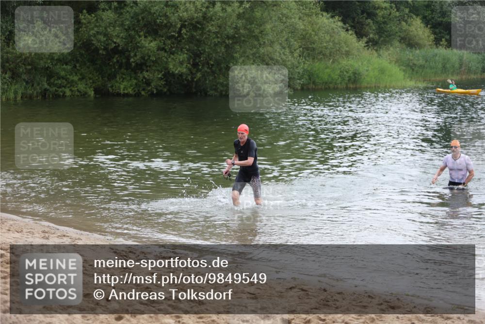 21.06.2026 - 29. Vierlanden-Triathlon Andreas Tolksdorf http://msf.ph/oto/9849549 21.06.2026 10:07:26 Schwimmen 424, 475 meine-sportfotos.de