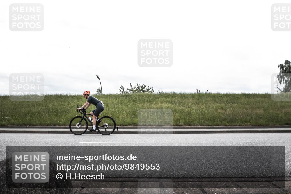 21.06.2026 - 29. Vierlanden-Triathlon H.Heesch http://msf.ph/oto/9849553 21.06.2026 12:02:36 Radfahren 228, 760, 878 meine-sportfotos.de