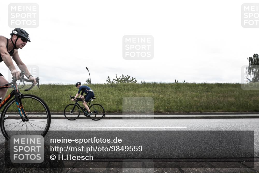 21.06.2026 - 29. Vierlanden-Triathlon H.Heesch http://msf.ph/oto/9849559 21.06.2026 12:02:51 Radfahren 292, 772, 806, 846, 866, 869, 870, 881, 892 meine-sportfotos.de