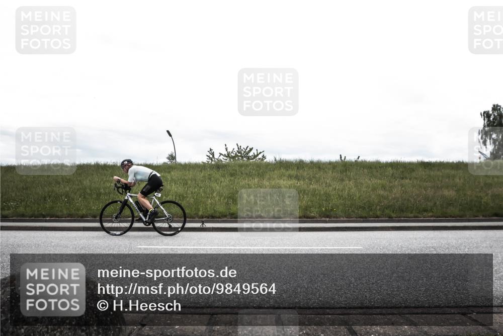 21.06.2026 - 29. Vierlanden-Triathlon H.Heesch http://msf.ph/oto/9849564 21.06.2026 12:02:57 Radfahren 292, 734, 772, 866, 881 meine-sportfotos.de
