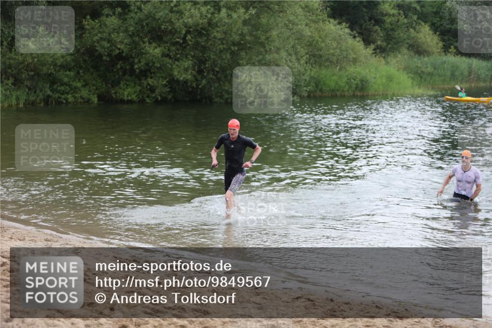 21.06.2026 - 29. Vierlanden-Triathlon Andreas Tolksdorf http://msf.ph/oto/9849567 21.06.2026 10:07:26 Schwimmen 424, 475 meine-sportfotos.de