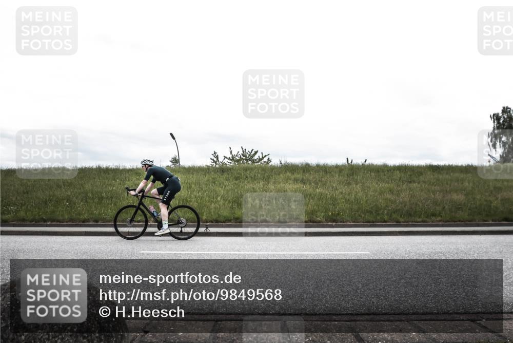 21.06.2026 - 29. Vierlanden-Triathlon H.Heesch http://msf.ph/oto/9849568 21.06.2026 12:03:01 Radfahren 292, 734, 866 meine-sportfotos.de