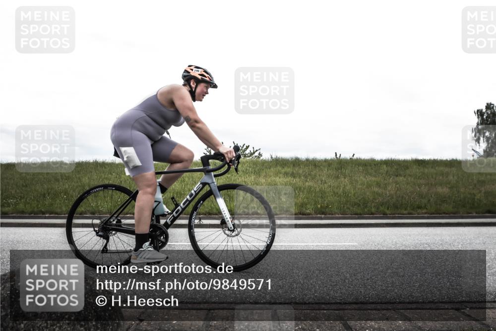 21.06.2026 - 29. Vierlanden-Triathlon H.Heesch http://msf.ph/oto/9849571 21.06.2026 12:03:11 Radfahren 296, 651, 666, 741 meine-sportfotos.de