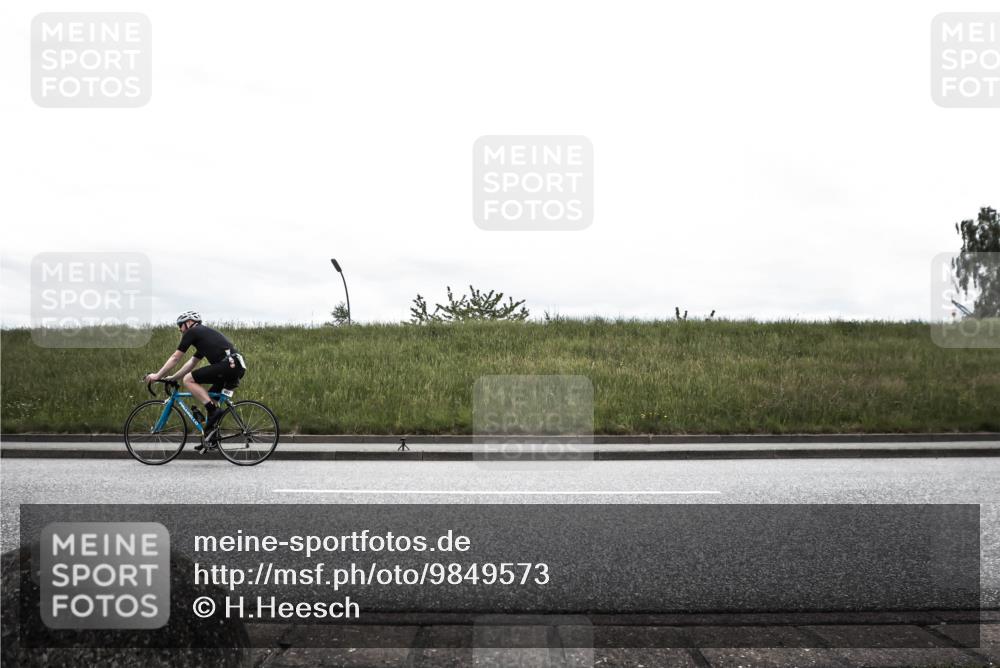 21.06.2026 - 29. Vierlanden-Triathlon H.Heesch http://msf.ph/oto/9849573 21.06.2026 12:03:15 Radfahren 296, 651, 666 meine-sportfotos.de
