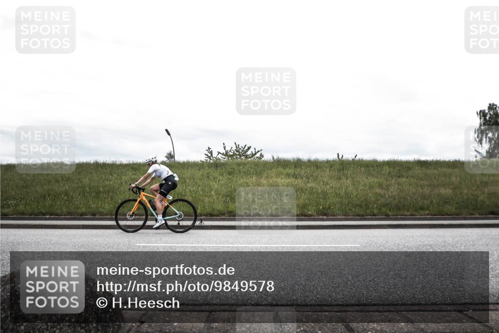 21.06.2026 - 29. Vierlanden-Triathlon H.Heesch http://msf.ph/oto/9849578 21.06.2026 12:03:44 Radfahren 6, 840 meine-sportfotos.de