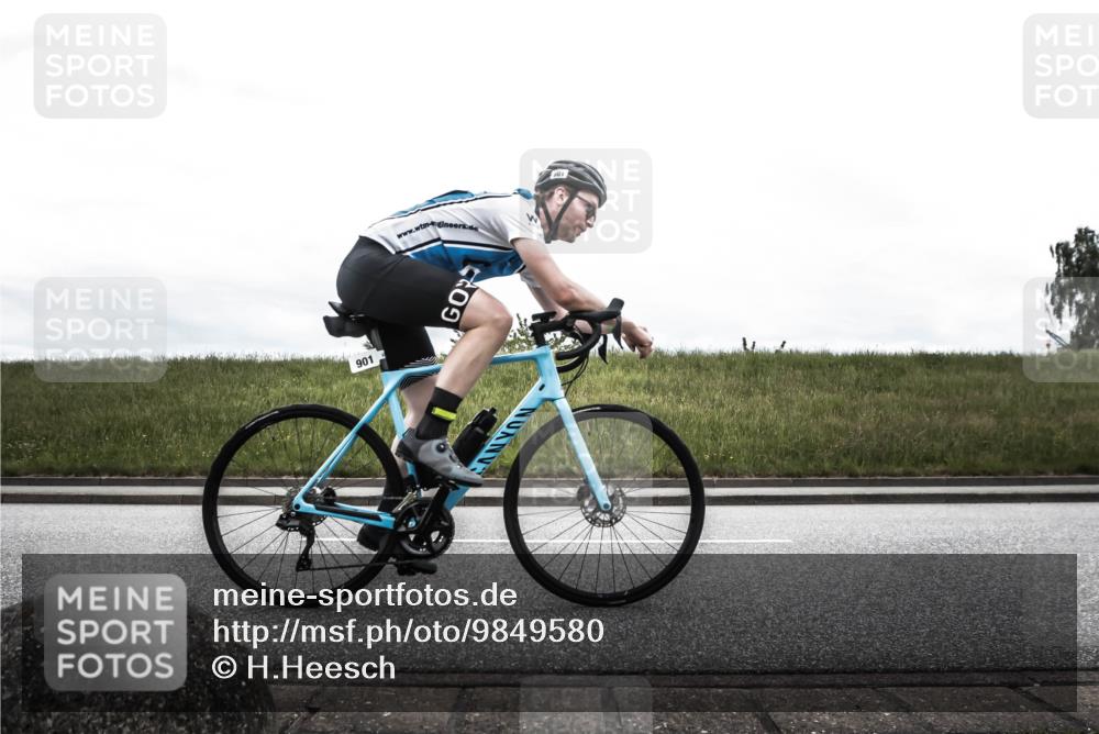 21.06.2026 - 29. Vierlanden-Triathlon H.Heesch http://msf.ph/oto/9849580 21.06.2026 12:04:01 Radfahren 901 meine-sportfotos.de