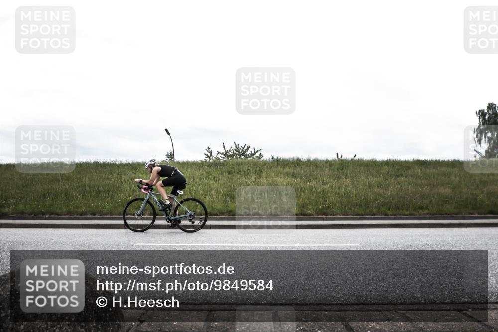 21.06.2026 - 29. Vierlanden-Triathlon H.Heesch http://msf.ph/oto/9849584 21.06.2026 12:04:16 Radfahren 269, 835, 890, 894, 900 meine-sportfotos.de