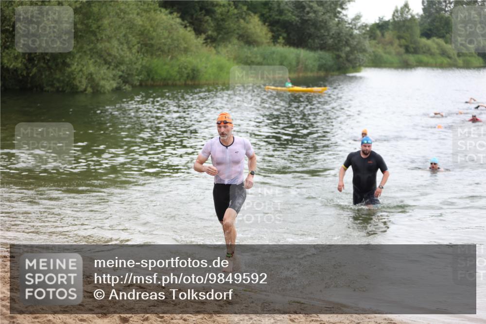 21.06.2026 - 29. Vierlanden-Triathlon Andreas Tolksdorf http://msf.ph/oto/9849592 21.06.2026 10:07:31 Schwimmen 424, 442, 468, 475 meine-sportfotos.de