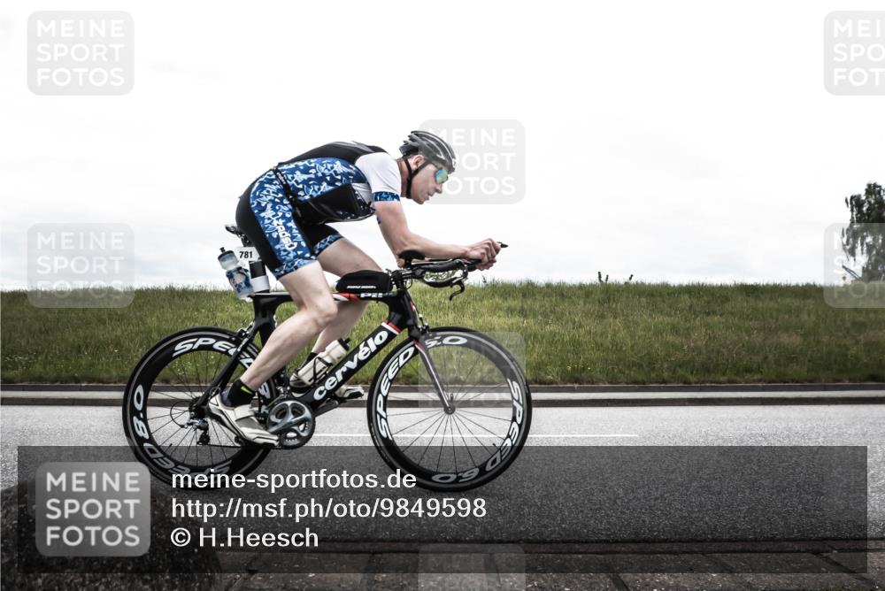 21.06.2026 - 29. Vierlanden-Triathlon H.Heesch http://msf.ph/oto/9849598 21.06.2026 12:05:03 Radfahren 245, 781, 882, 964 meine-sportfotos.de