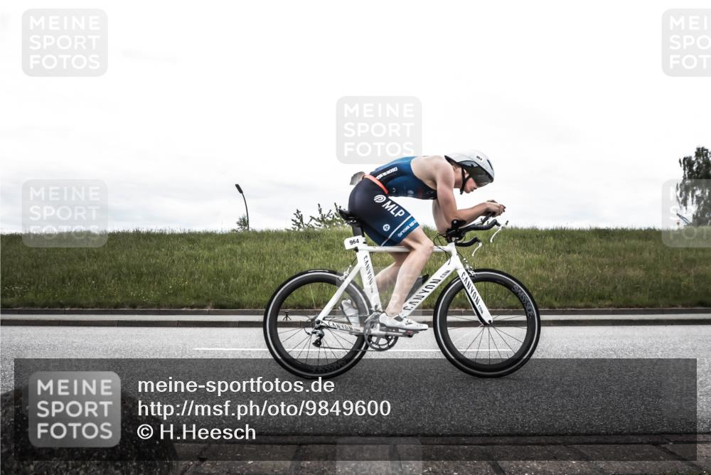 21.06.2026 - 29. Vierlanden-Triathlon H.Heesch http://msf.ph/oto/9849600 21.06.2026 12:05:06 Radfahren 245, 781, 882, 887, 964 meine-sportfotos.de