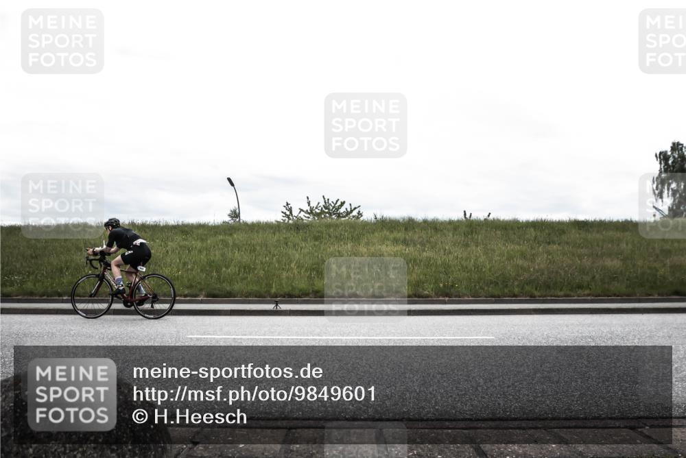 21.06.2026 - 29. Vierlanden-Triathlon H.Heesch http://msf.ph/oto/9849601 21.06.2026 12:05:08 Radfahren 245, 781, 882, 887, 964 meine-sportfotos.de