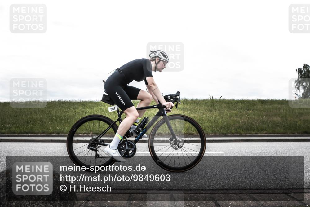 21.06.2026 - 29. Vierlanden-Triathlon H.Heesch http://msf.ph/oto/9849603 21.06.2026 12:05:09 Radfahren 781, 882, 887, 964 meine-sportfotos.de
