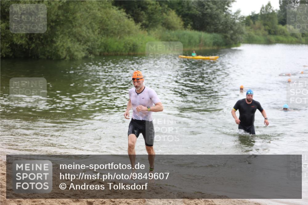 21.06.2026 - 29. Vierlanden-Triathlon Andreas Tolksdorf http://msf.ph/oto/9849607 21.06.2026 10:07:31 Schwimmen 424, 442, 468, 475 meine-sportfotos.de