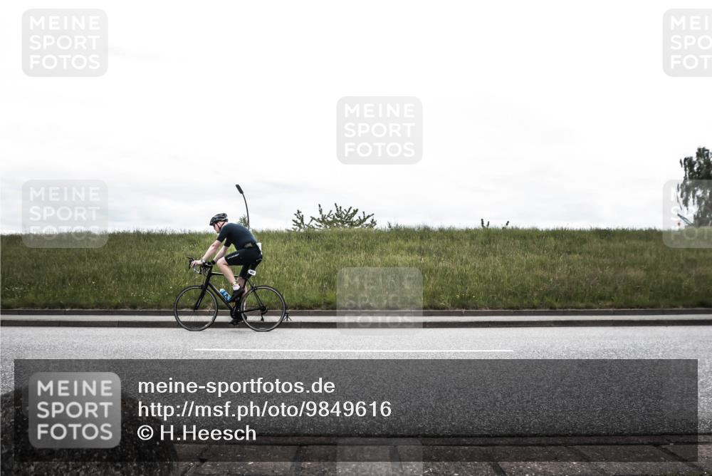 21.06.2026 - 29. Vierlanden-Triathlon H.Heesch http://msf.ph/oto/9849616 21.06.2026 12:05:42 Radfahren 662, 767, 842, 849, 874, 918, 944 meine-sportfotos.de