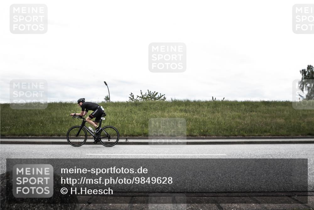 21.06.2026 - 29. Vierlanden-Triathlon H.Heesch http://msf.ph/oto/9849628 21.06.2026 12:05:54 Radfahren 721, 827, 879, 927, 942, 955 meine-sportfotos.de