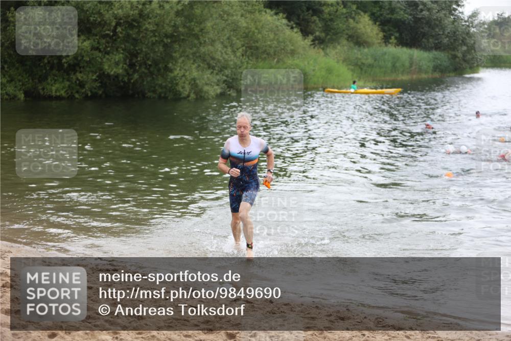 21.06.2026 - 29. Vierlanden-Triathlon Andreas Tolksdorf http://msf.ph/oto/9849690 21.06.2026 10:07:51 Schwimmen 449, 471 meine-sportfotos.de