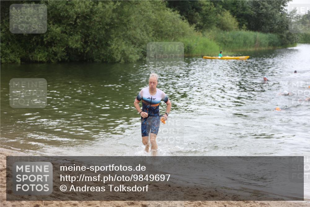21.06.2026 - 29. Vierlanden-Triathlon Andreas Tolksdorf http://msf.ph/oto/9849697 21.06.2026 10:07:51 Schwimmen 449, 471 meine-sportfotos.de