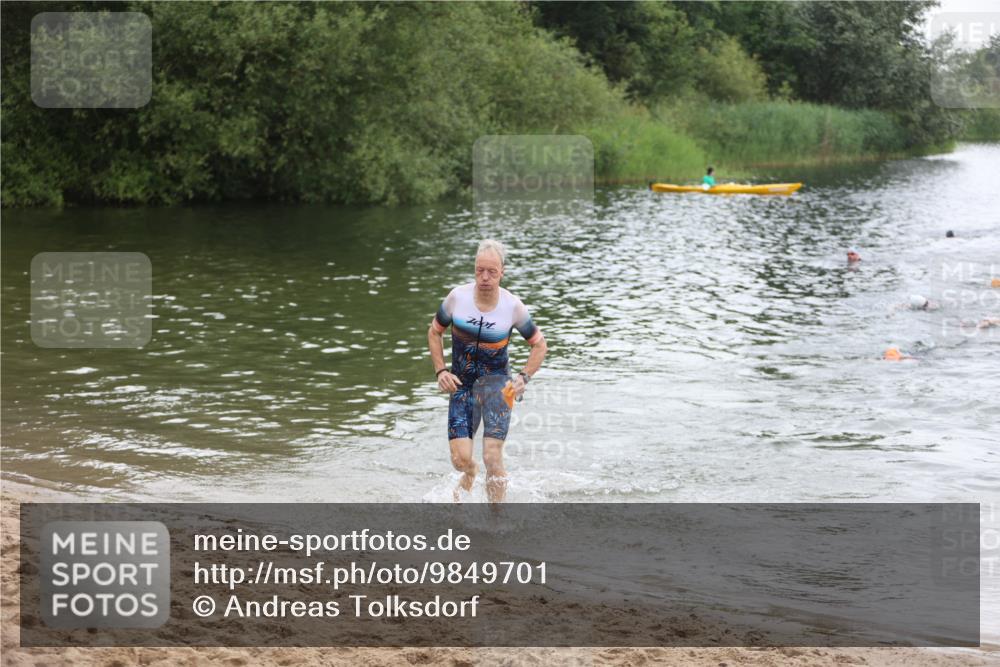 21.06.2026 - 29. Vierlanden-Triathlon Andreas Tolksdorf http://msf.ph/oto/9849701 21.06.2026 10:07:51 Schwimmen 449, 471 meine-sportfotos.de