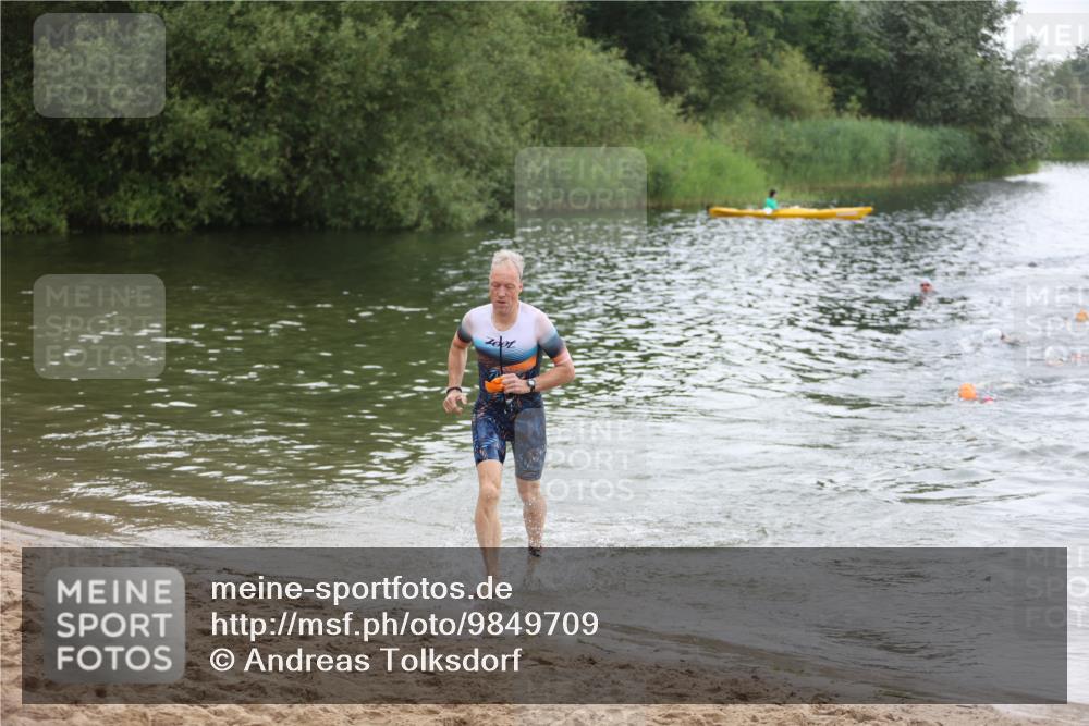 21.06.2026 - 29. Vierlanden-Triathlon Andreas Tolksdorf http://msf.ph/oto/9849709 21.06.2026 10:07:51 Schwimmen 449, 471 meine-sportfotos.de