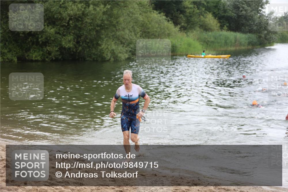 21.06.2026 - 29. Vierlanden-Triathlon Andreas Tolksdorf http://msf.ph/oto/9849715 21.06.2026 10:07:52 Schwimmen 393, 449, 471 meine-sportfotos.de