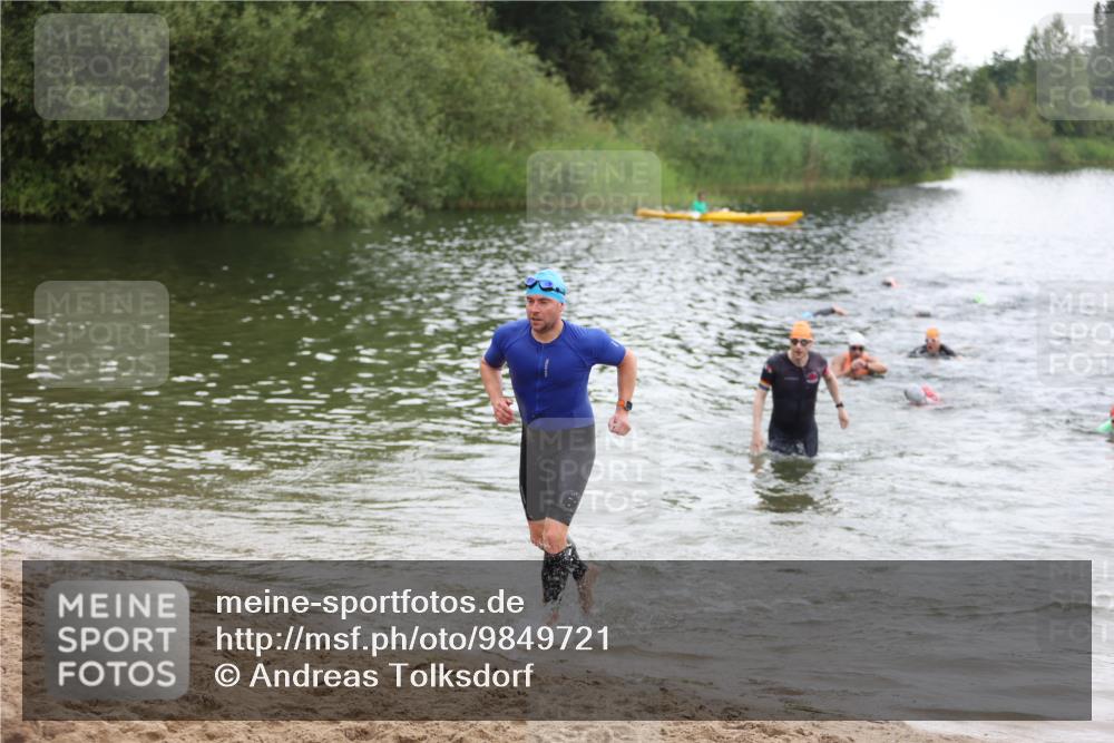 21.06.2026 - 29. Vierlanden-Triathlon Andreas Tolksdorf http://msf.ph/oto/9849721 21.06.2026 10:07:57 Schwimmen 393, 449, 459, 471, 473, 478 meine-sportfotos.de