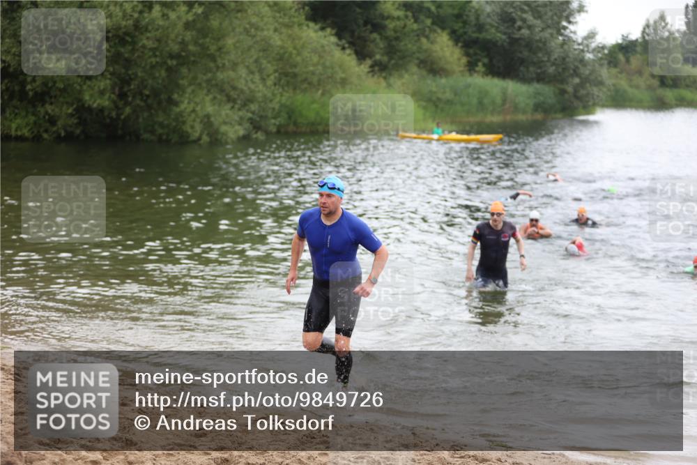 21.06.2026 - 29. Vierlanden-Triathlon Andreas Tolksdorf http://msf.ph/oto/9849726 21.06.2026 10:07:57 Schwimmen 393, 449, 459, 471, 473, 478 meine-sportfotos.de