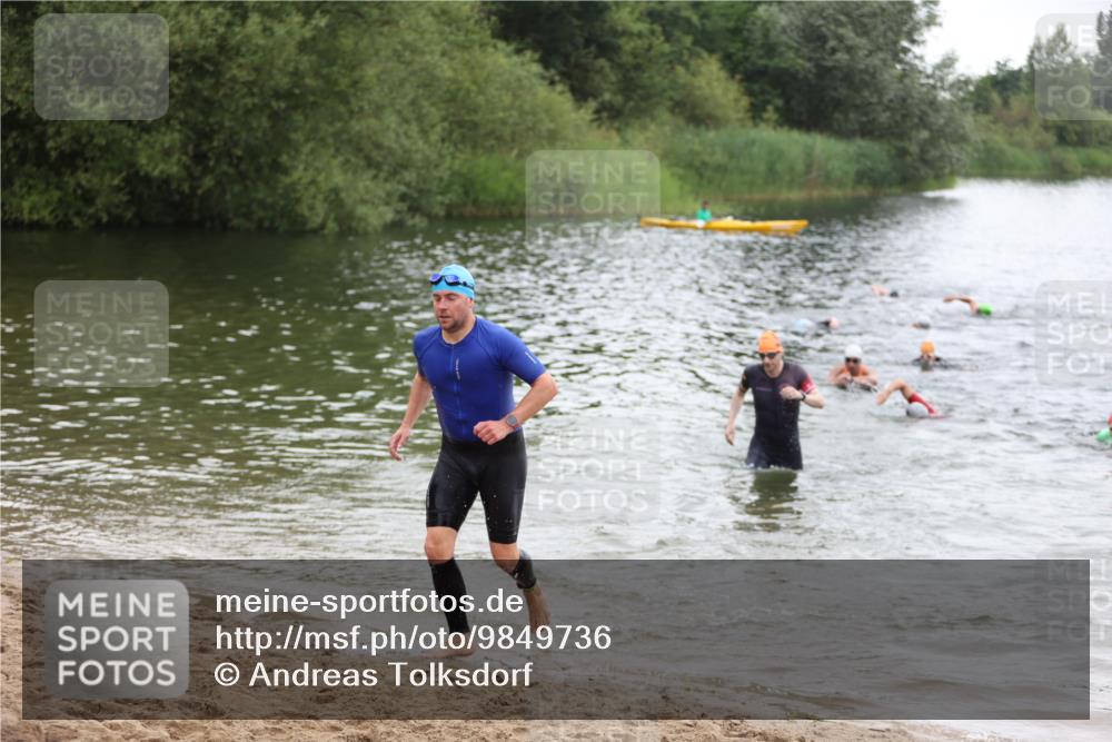 21.06.2026 - 29. Vierlanden-Triathlon Andreas Tolksdorf http://msf.ph/oto/9849736 21.06.2026 10:07:57 Schwimmen 393, 449, 459, 471, 473, 478 meine-sportfotos.de