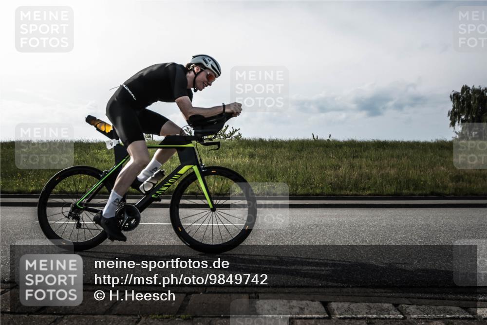 21.06.2026 - 29. Vierlanden-Triathlon H.Heesch http://msf.ph/oto/9849742 21.06.2026 08:48:27 Radfahren 10, 21 meine-sportfotos.de