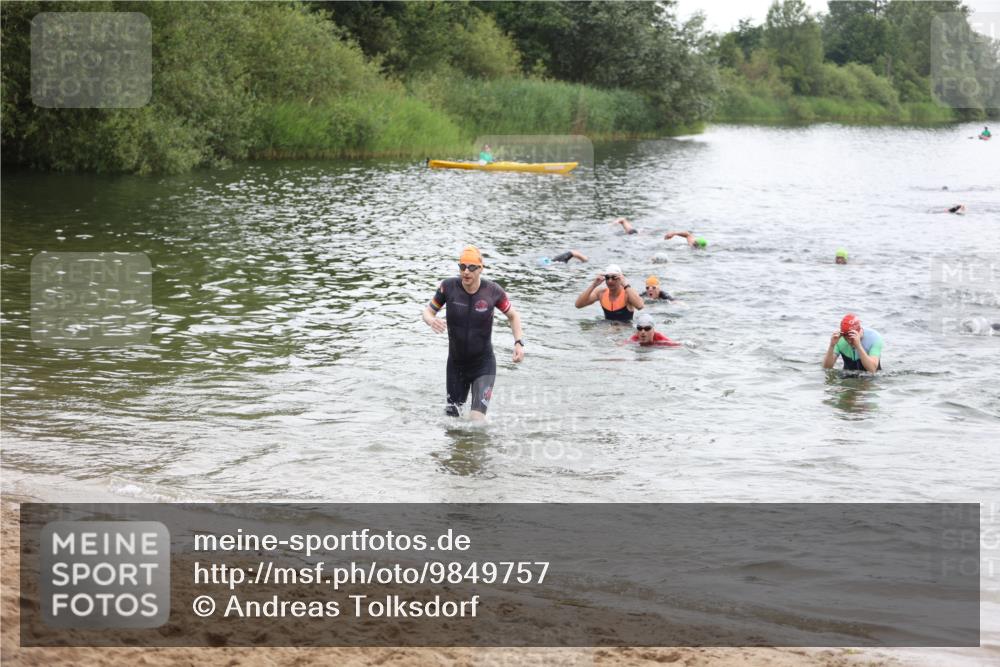 21.06.2026 - 29. Vierlanden-Triathlon Andreas Tolksdorf http://msf.ph/oto/9849757 21.06.2026 10:07:59 Schwimmen 393, 459, 471, 473, 478 meine-sportfotos.de