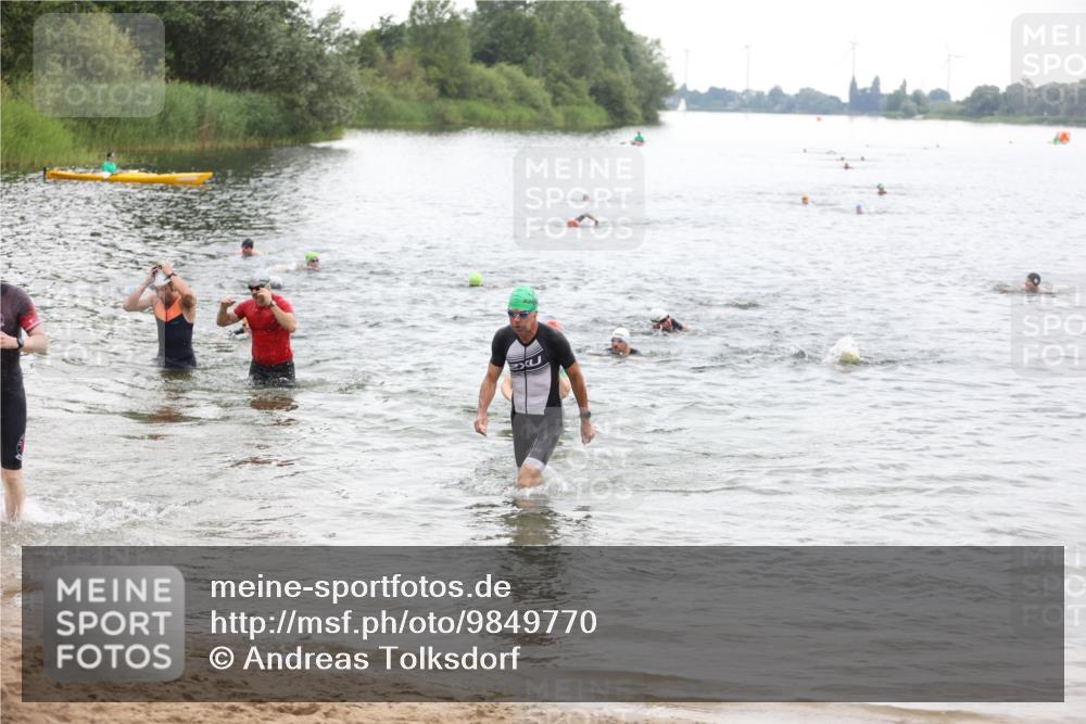 21.06.2026 - 29. Vierlanden-Triathlon Andreas Tolksdorf http://msf.ph/oto/9849770 21.06.2026 10:08:01 Schwimmen 393, 399, 452, 459, 471, 473, 478 meine-sportfotos.de