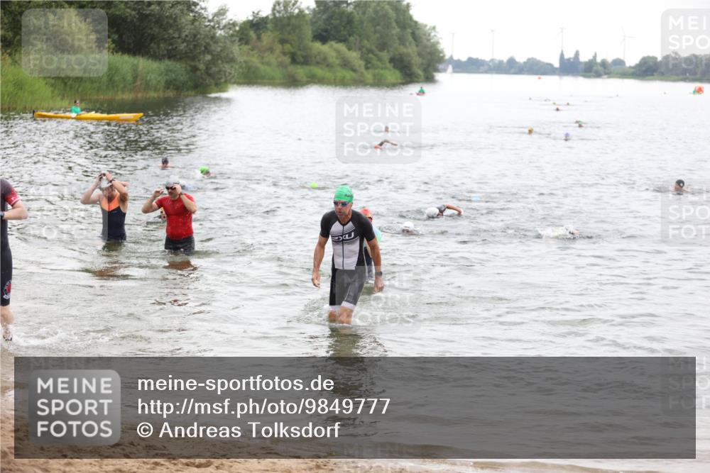 21.06.2026 - 29. Vierlanden-Triathlon Andreas Tolksdorf http://msf.ph/oto/9849777 21.06.2026 10:08:01 Schwimmen 393, 399, 452, 459, 471, 473, 478 meine-sportfotos.de