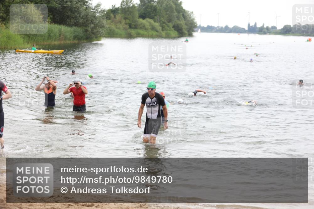 21.06.2026 - 29. Vierlanden-Triathlon Andreas Tolksdorf http://msf.ph/oto/9849780 21.06.2026 10:08:01 Schwimmen 393, 399, 452, 459, 471, 473, 478 meine-sportfotos.de