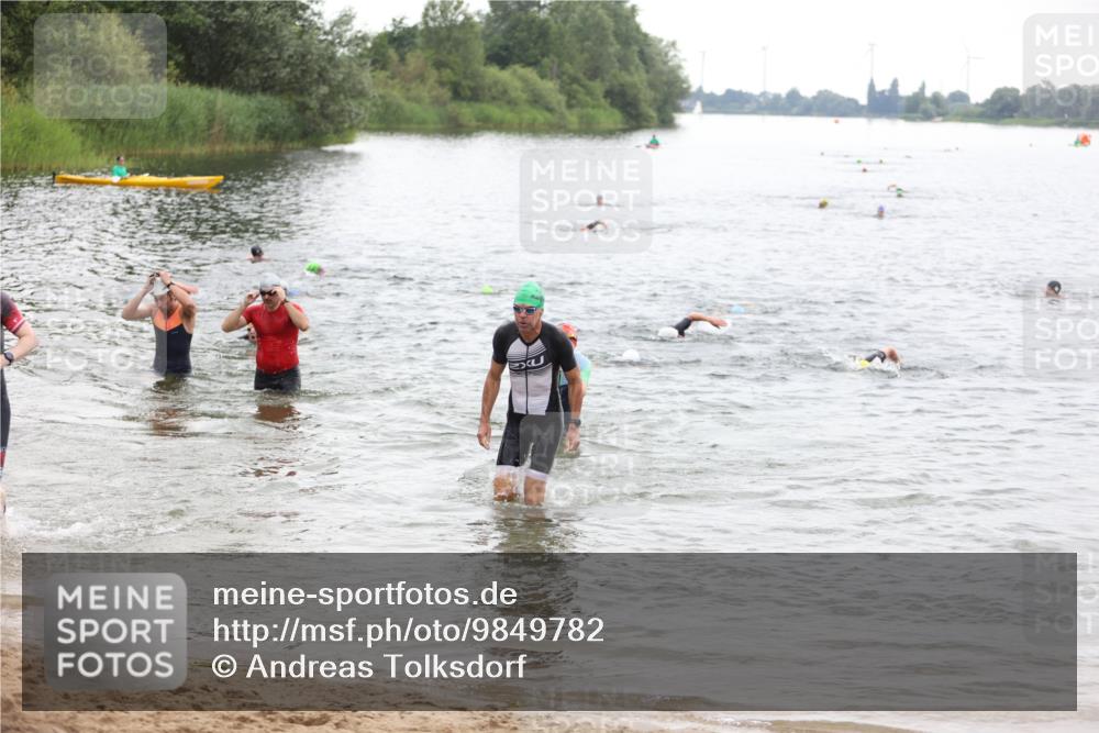21.06.2026 - 29. Vierlanden-Triathlon Andreas Tolksdorf http://msf.ph/oto/9849782 21.06.2026 10:08:01 Schwimmen 393, 399, 452, 459, 471, 473, 478 meine-sportfotos.de