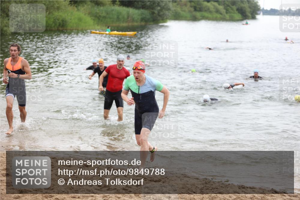 21.06.2026 - 29. Vierlanden-Triathlon Andreas Tolksdorf http://msf.ph/oto/9849788 21.06.2026 10:08:07 Schwimmen 392, 393, 399, 452, 459, 473, 478 meine-sportfotos.de
