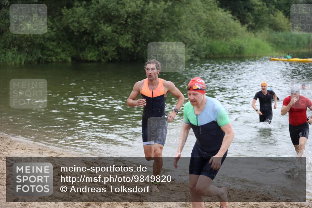 21.06.2026 - 29. Vierlanden-Triathlon Andreas Tolksdorf http://msf.ph/oto/9849820 21.06.2026 10:08:09 Schwimmen 392, 399, 419, 452, 459, 473, 478 meine-sportfotos.de
