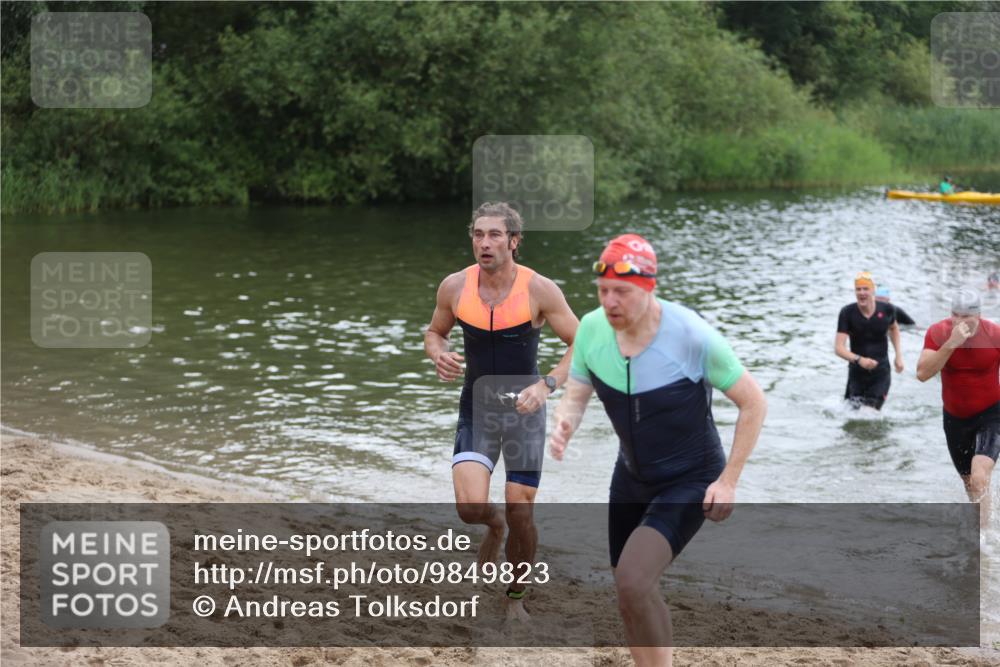 21.06.2026 - 29. Vierlanden-Triathlon Andreas Tolksdorf http://msf.ph/oto/9849823 21.06.2026 10:08:09 Schwimmen 392, 399, 419, 452, 459, 473, 478 meine-sportfotos.de